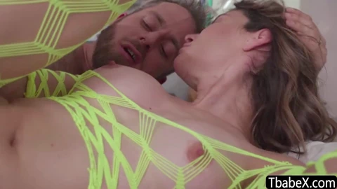 人妖干男人, 自慰