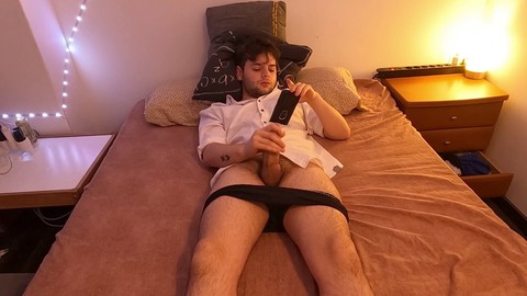 Session di masturbazione maschile appassionante con un culmine intenso